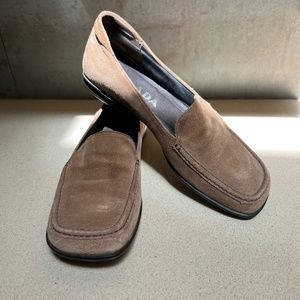 Prada suede loafer 38